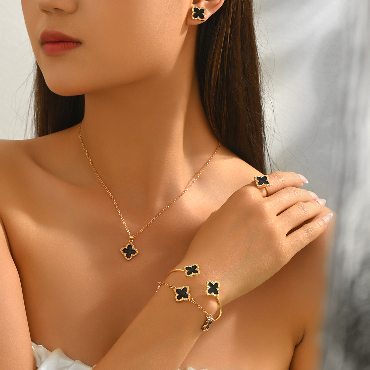Luxury Black/White Enamel Flow - Women Formal Wear Black And White reseña y precio