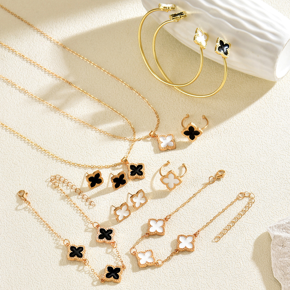 Luxury Black/White Enamel Flow - Women Formal Wear Black And White reseña y precio